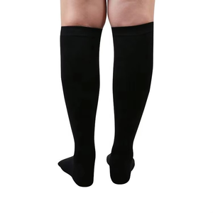 Chaussettes de compression graduée noires en nylon côtelées élastiques pour femmes, hauteur genou, 15-20 mmHg, grandes tailles - Product Image 4