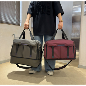 Bolsa Deportiva Unisex de Nailon con Correa Ajustable, Resistente al Agua, Capacidad de 30-40L, para Gimnasio, Fitness y Deportes - Product Image 4