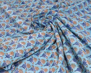 ผ้าพิมพ์ลายดอกไม้สไตล์อินเดีย 100% ผ้าฝ้ายเนื้อนุ่มบริสุทธิ์ สำหรับเสื้อผ้า-ชุดเดรส ผ้าม่าน ชุดนอน ผ้าคลุมเตียง และอื่นๆ อีกมากมาย - Product Image 3