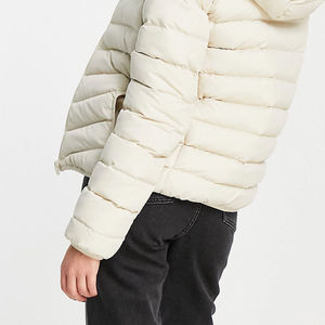 Chaqueta Vaquera con Capucha para Mujer, Color Sólido, Manga Corta, Cierre con Cremallera, Diseño con Logotipo, Transpirable, Resistente al Viento, Moda Primavera, Verano, Otoño - Product Image 4