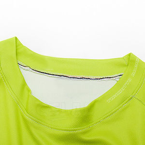 Jersey de motocross diseñado para caminos accidentados con costuras resistentes y un ajuste atlético suave. - Product Image 3