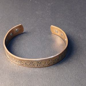 Brazalete de Cobre con Patrón Vintage - Brazalete de Cobre Grabado con Diseño Étnico Tribal - Brazalete Biomagnético para la Salud y Vitalidad - Product Image 4