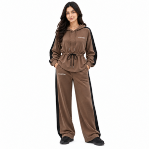 Ensemble de survêtement en velours marron pour femme OEM, logo personnalisé, deux pièces, sweat à capuche cintré à la taille, pantalon large, fabricant OEM de marque privée - Product Image 1