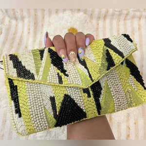 Pochette enveloppe artisanale perlée de perles de rocaille, très appréciée, pour mariage, événement, soirée, sac à bandoulière, sac à main de soirée artistique et tendance pour femme - Product Image 1