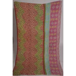 Colcha Kantha Gudri de Algodón Vintage Hecha a Mano, Reversible, Estampada, para Decoración de Sofá o Cama - Product Image 1