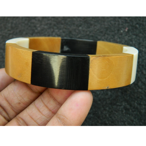 กำไลเรซินเป็นประเภทหนึ่งของกำไลข้อมือที่ทำจากเรซิน ซึ่งเป็นวัสดุสังเคราะห์ที่มักใช้สำหรับงานประดิษฐ์ - Product Image 1