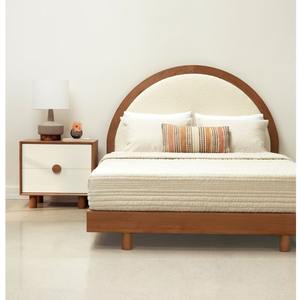 Lit plateforme rembourré Phoebe en bois massif disponible en 4 tailles - Product Image 2