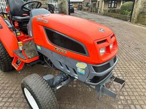 Factory price for B2231 22HP 4WD Compact Tractor Gear Drive Multifunctional Wessex FS360 Spreader Attachment New/unused - Product Image 5