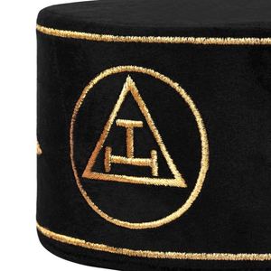 Chapeau de cérémonie maçonnique personnalisé avec broderie détaillée, emblème 3D, couleurs personnalisées et finition haut de gamme pour chapitre - Product Image 5