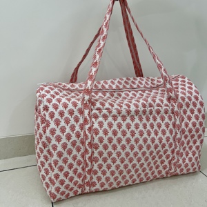 Bolsa de lona grande de moda para mujer, hecha a mano, acolchada, para fin de semana, informal, para gimnasio, con asas de correa resistentes, estampada con bloques. - Product Image 4