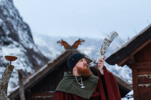 Authentique Corne à boire en corne de bœuf de qualité supérieure, polie, toucher réel, style animal, pièce de décoration pour événements historiques - Product Image 5