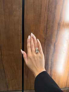Anillo de Compromiso con Diamante Cultivado en Laboratorio, Corte Esmeralda, 15 Quilates |   Anillo de Boda Solitario con Halo Oculto Certificado por IGI |   ELVORA GEMS Oro de 18K - Product Image 2