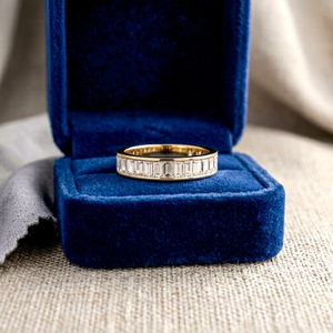 Bague Éternité en Or Jaune 14K avec Diamant Baguette de 1 Carat Cultivé en Laboratoire, Sertie en Canal, Personnalisable pour Mariage, Fiançailles, Anniversaire - Product Image 1