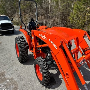 Tracteur Kubota L2502HST haut de gamme conçu pour des performances fiables sur le terrain et une utilisation confortable lors de différentes tâches agricoles - Product Image 5