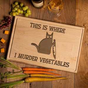 Tabla de cortar personalizada con grabado: Aquí se colocan las verduras. Regalo divertido para amantes de los gatos. Regalos de cocina. Regalo divertido para vegetarianos. - Product Image 3