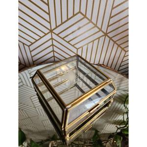 Organisateur de bijoux tendance et moderne, alliant luxe et accessibilité. - Product Image 3