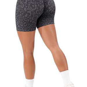 Nuevo Conjunto de 3 Piezas: Top Deportivo Sin Costuras de un Solo Hombro, Shorts de Cintura Alta y Leggings con Efecto Push-Up, Transpirable y de Secado Rápido - Product Image 3