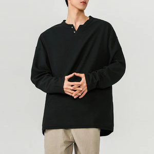 เสื้อไหมพรมผู้ชายสีขาวทรงโอเวอร์ไซส์ แขนยาว คอปกติดกระดุม สไตล์มินิมอล เรียบง่าย ระบายอากาศได้ดี เหมาะสำหรับฤดูใบไม้ผลิ - Product Image 4