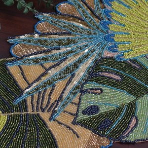 Mantel Individual Hecho a Mano con Cuentas en Forma de Hoja, Lujoso, Ecológico, Duradero, Decorativo, con Diseño Estampado en Verde, Azul y Dorado - Product Image 3
