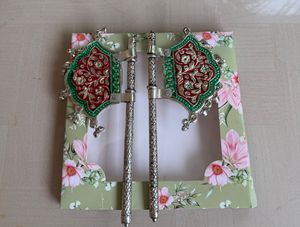 Éventail décoratif artisanal contemporain en argent allemand Meenakari Pankhi Ghunghroo de la collection Aarna, fabriqué au Rajasthan pour les temples - Product Image 3