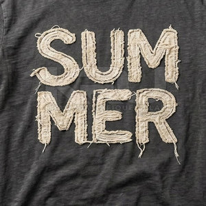 T-shirt personnalisé pour homme avec broderie vieillie, design vintage, tissu tricoté, coupe oversize, écologique, séchage rapide - Product Image 5