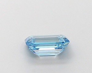Diamant CVD bleu vif fantaisie taille émeraude de 0,56 carat, clarté VS1, excellente taille, pierre précieuse cultivée en laboratoire pour la création de bijoux fins - Product Image 2