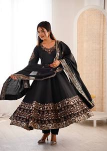 Traje Anarkali estilo Bollywood negro con seda romana y adornos de lentejuelas - Product Image 2