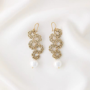 Boucles d'oreilles pendantes longues en forme de serpent perlé avec perles ondulées, style statement, pour mariée, en argent sterling 925 plaqué or 14 carats - Product Image 1