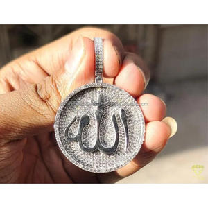 Pendentif religieux hip-hop exclusif avec sertissage de diamants de laboratoire entièrement incrustés et finition argentée - Product Image 1