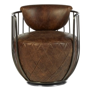 Fauteuil club vintage en cuir matelassé marron avec structure métallique, dossier arrondi, siège rembourré, fauteuil d'appoint moderne de style industriel - Product Image 1