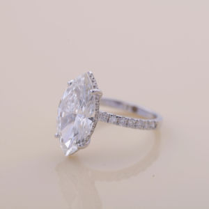 Bague de fiançailles en diamant de laboratoire taille marquise de 5,01 carats en argent sterling 925 massif |   Bague de mariée Halo Pave Band discrète - Product Image 3