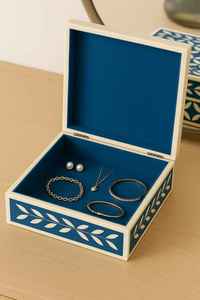 Caja de Almacenamiento de Joyas de Lujo con Incrustaciones de Hueso, Caja Decorativa Tallada a Mano, Caja de Regalo Artesanal de Hueso - Product Image 3