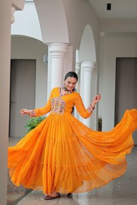 Robe longue décontractée pour femme, coupe ample, style Inde Pakistan, en faux georgette Bandhani avec imprimé et patchwork Kutchi - Product Image 3