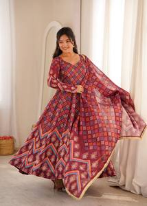 Conjunto de Vestido Maslin Estampado para Mujer con Encaje Dorado, Largo hasta el Tobillo, Sin Arrugas, de Secado Rápido, Reversible, Listo para Usar en Fiestas y Bodas - Product Image 2
