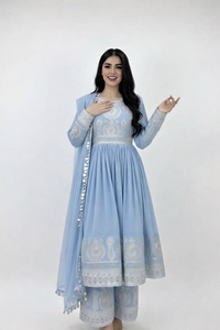 Vestidos de Noche para Mujer con Escotes Elegantes, Adornos Intrincados y Siluetas Refinadas para Ocasiones Glamurosas - Product Image 2