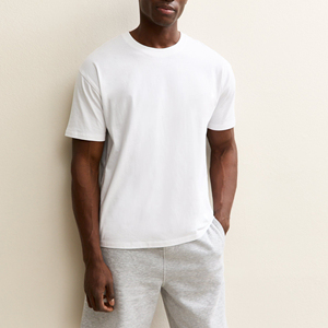 Ensemble d'été deux pièces haut de gamme décontracté et sportif pour homme, à manches courtes et shorts, séchage rapide, vente en gros - Product Image 4