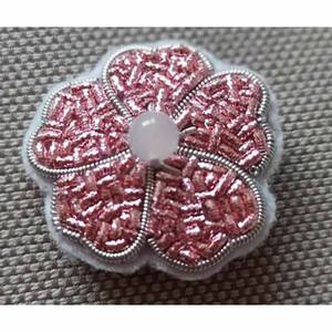 Broche Abeille en Fil Métallique, Badge Brodé 3D avec Perles de Cristal, Motif Insecte Détaillé, Épingle Décorative Tendance pour Occasions Spéciales - Product Image 5