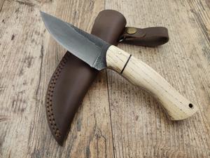 Couteau de chasse et de camping plein tang en acier inoxydable à pointe tombante 58HRC, manche en bois de frêne, étui en cuir Pasha - Product Image 5