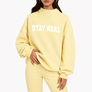 Haut en polaire oversize pour femme à col montant, surface brossée veloutée, tissu isolant, coupe ample, manches à revers, vêtements de boutique - Product Image 1