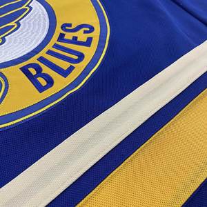 Maillot de hockey sur glace imprimé en gros, design personnalisé, tenue d'équipe respirante et légère 100 % polyester, uniforme sportif antibactérien - Product Image 5