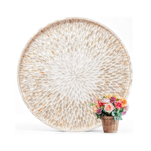 Bandeja otomana redonda grande hecha a mano con incrustaciones de nácar y borde elevado para mesa de centro, procedente de Vietnam. - Product Image 3