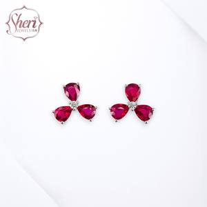 Pendientes de Oro Blanco Sólido de 18K con 3 Hojas en Forma de Pera y Rubí Natural con Diamantes de Sheri Jewels para Mujer - Regalo de Aniversario Moderno - Product Image 1
