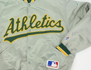 Chaqueta de béisbol acolchada estilo bomber satinado de los Oakland Athletics de los años 80 - Product Image 4