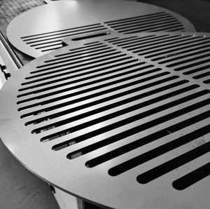 Pièces en tôle industrielle en acier inoxydable avec usinage CNC, découpe laser CO2, fabrication, services de pliage de précision - Product Image 6