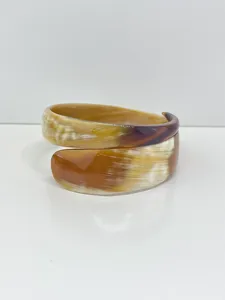Ensemble de bracelets en corne de buffle faits à la main, écologiques, modernes et ethniques, de haute qualité, motif unique en forme de nombre, bracelets en corne foncée - Product Image 2