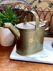 Maceta de metal con acabado dorado vintage, ideal para plantar hierbas de cocina y regar plantas de jardín, flores y hierbas, procedente de la India. - Product Image 4