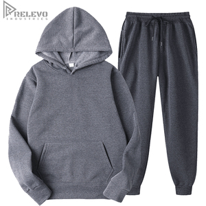 Ensemble de survêtement en molleton de coton personnalisé pour homme, coupe régulière, léger et respirant, idéal pour l'hiver, avec capuche, pour le sport, OEM ODM - Product Image 2