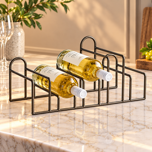 Support sculptural en cuivre pour bouteille de vin avec design circulaire enveloppant pour comptoir, bar, cave et présentation sur table - Product Image 4
