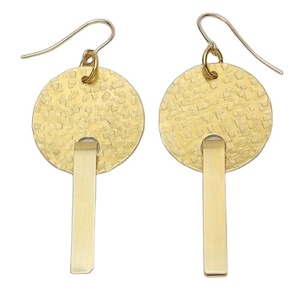 Últimos pendientes de latón ligeros chapados en oro hechos a mano, pendientes de amuleto de boda para niñas y mujeres al por mayor - Product Image 1