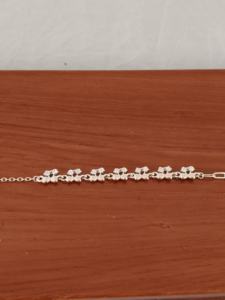 สร้อยข้อมือเงินแท้ 925 รูปผีเสื้อประดับเพชรคิวบิกเซอร์โคเนียสำหรับผู้หญิง เครื่องประดับสวยหรู ดีไซน์เรียบหรู ขัดเงาอย่างดี เหมาะสำหรับงานแต่งงานและงานปาร์ตี้ - Product Image 4